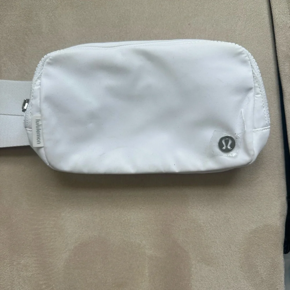 lululemon athletica White Belt Bag - Picture 1 of 2
